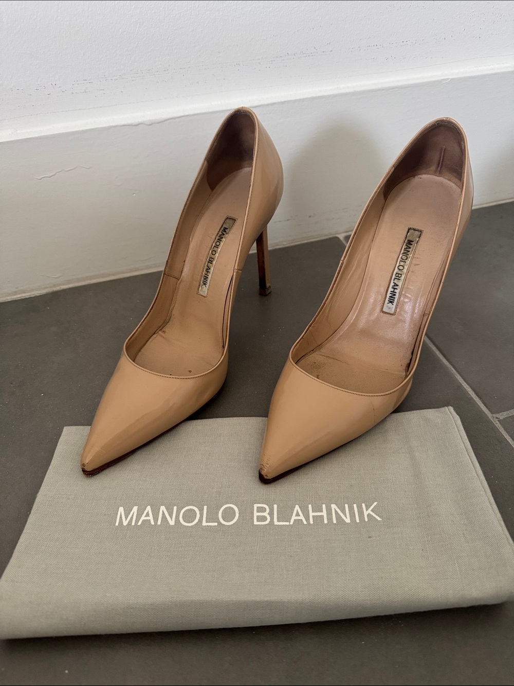 Manolo Blahnik BB 90mm Nude Patent Pointed-Toe Stiletto Pumps